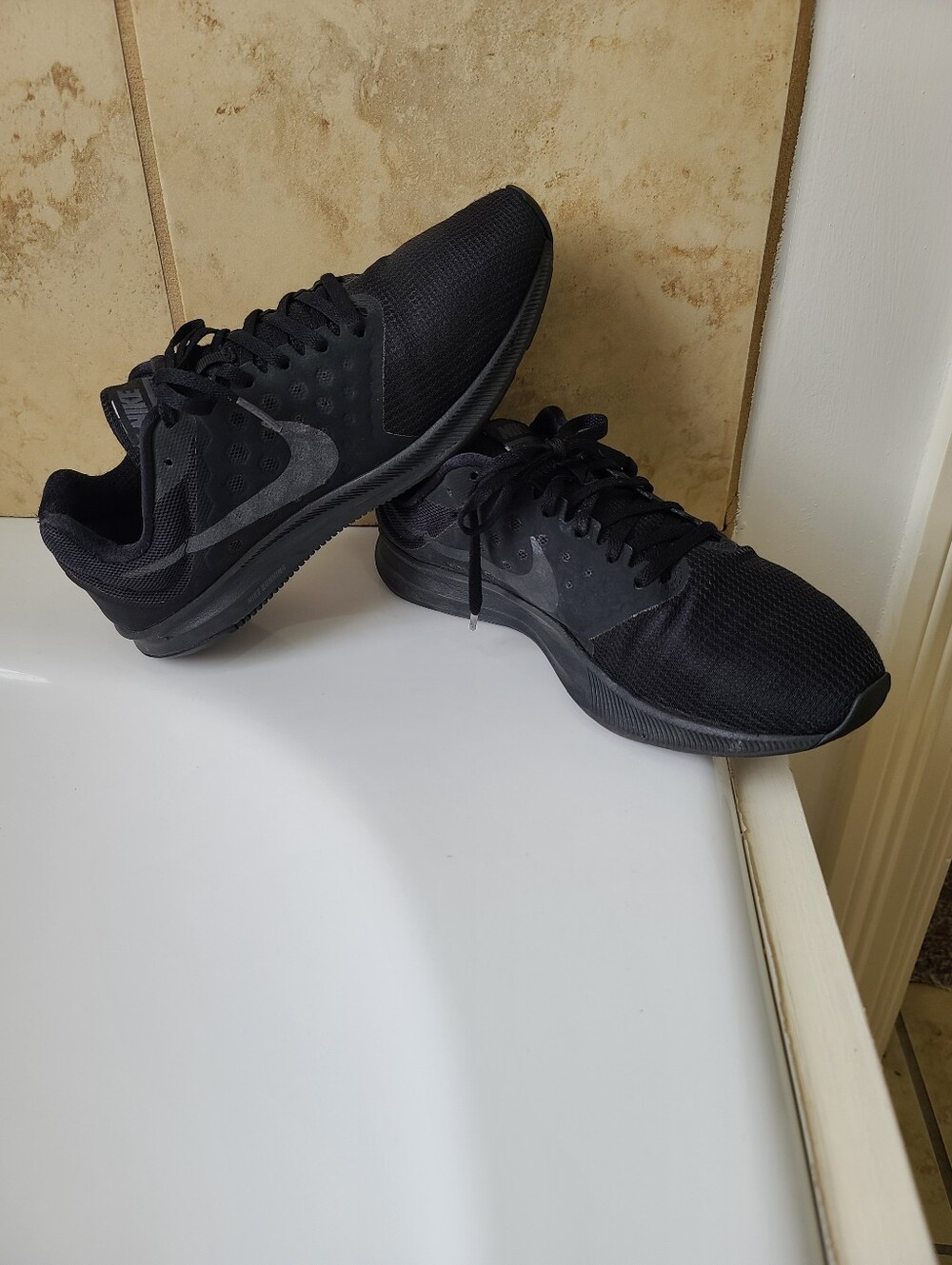 Nike Women’s All-Black Lightweight Training Sneakers